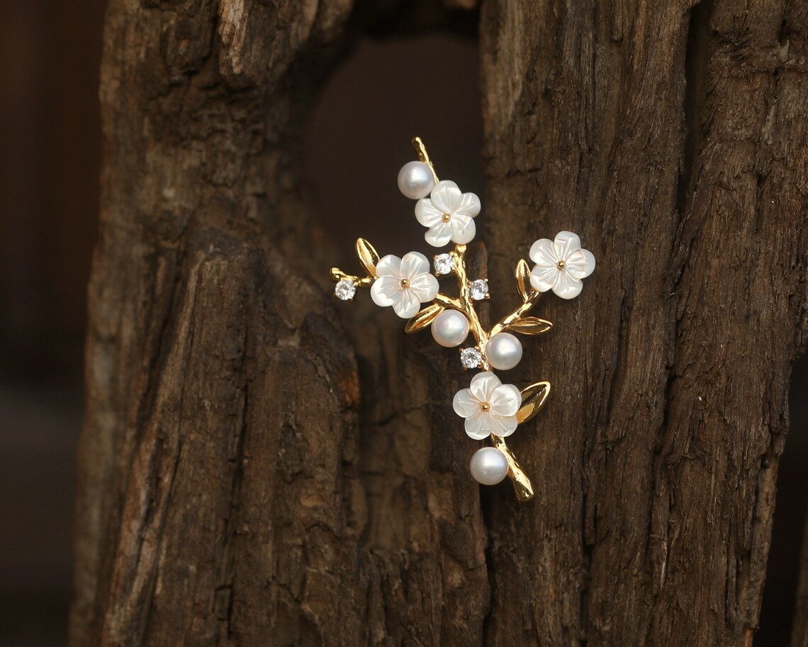 Brooch & Pendant Art Nouveau Mother of Pearl Flower XZ18