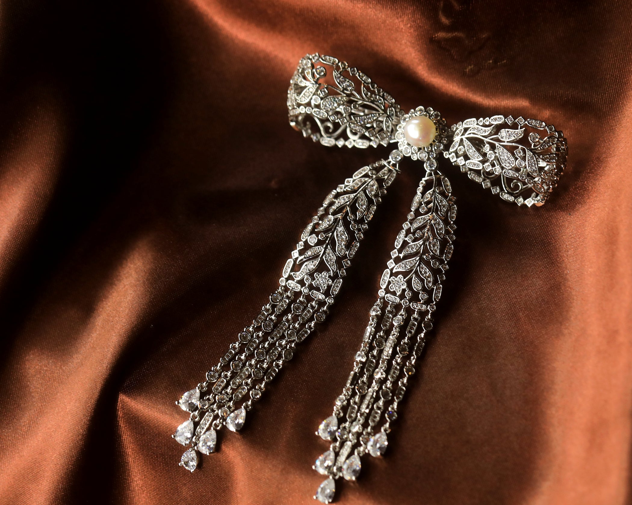 Brooch Belle Epoque Big Bow Tassel XZ16