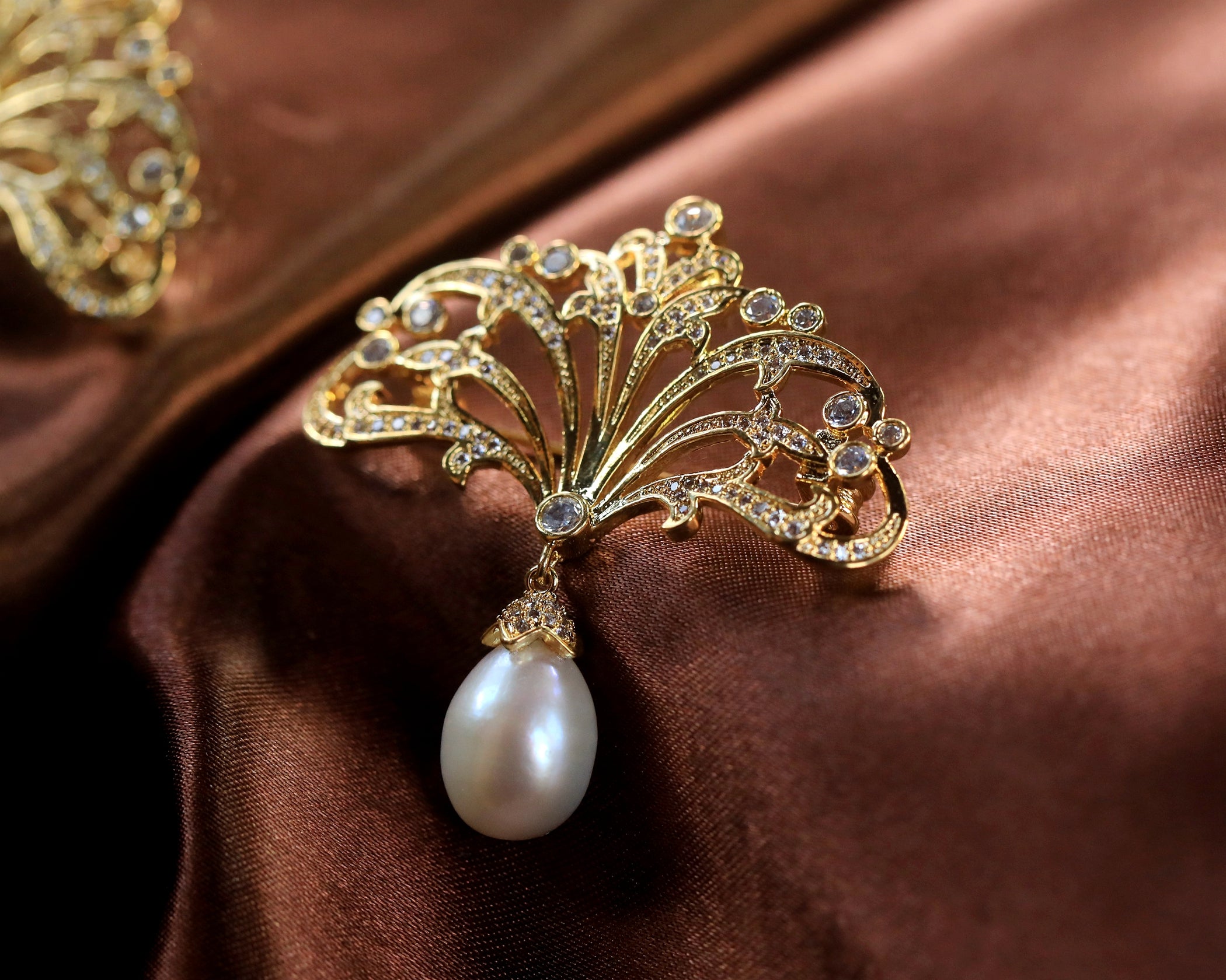 Brooch Pendant Belle Epqoue Fan Shape White Pearl CZ XZ20