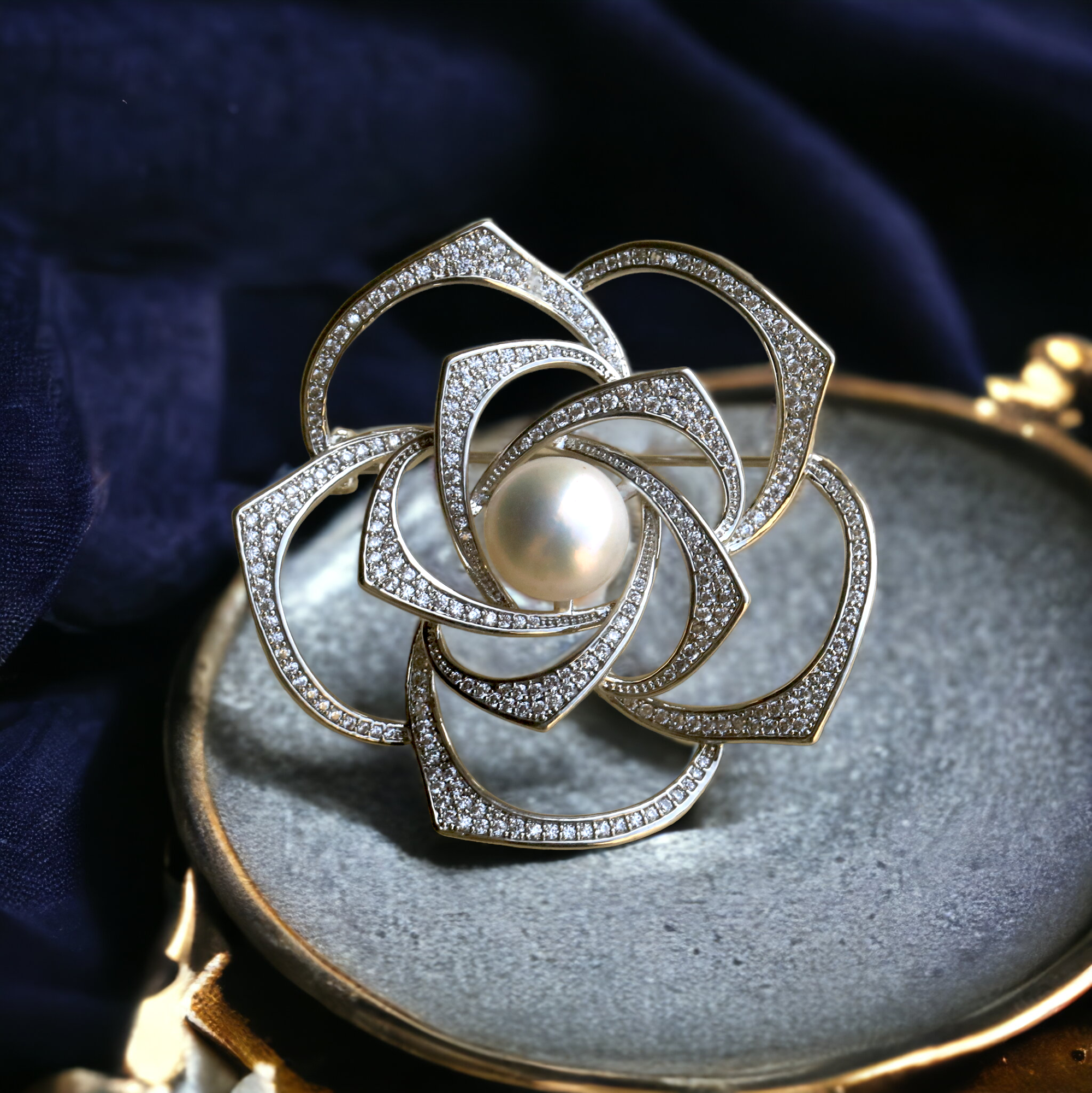 Brooch Belle Epqoue Camellia Flower White Pearl CZ XZ20