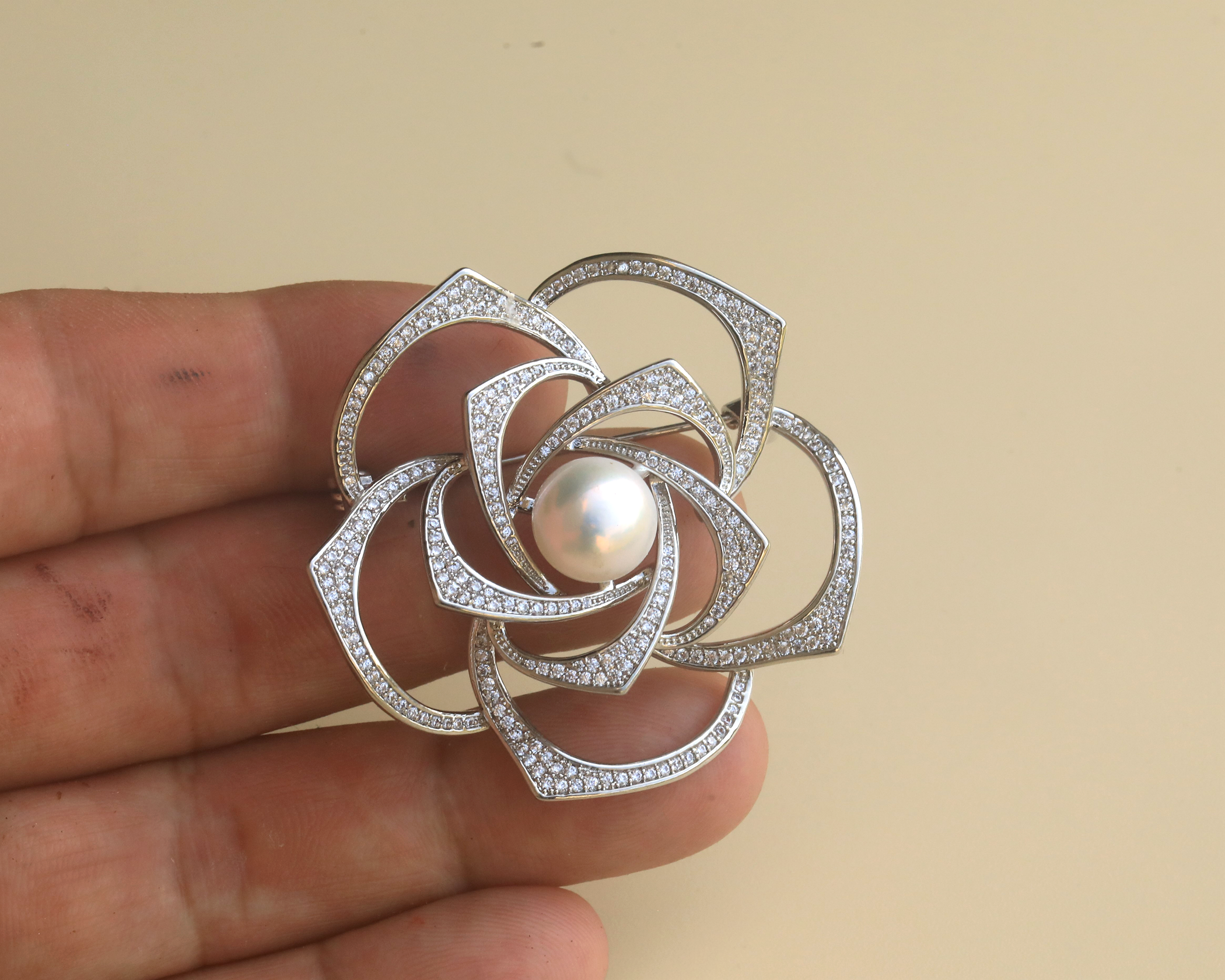 Brooch Belle Epqoue Camellia Flower White Pearl CZ XZ20