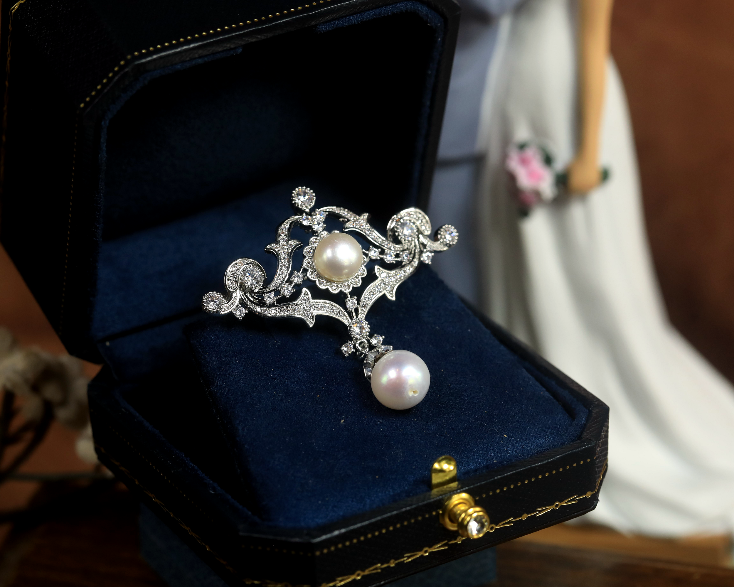 Brooch Pendant Belle Epqoue Belle Epoque Royal White Pearl CZ XZ23