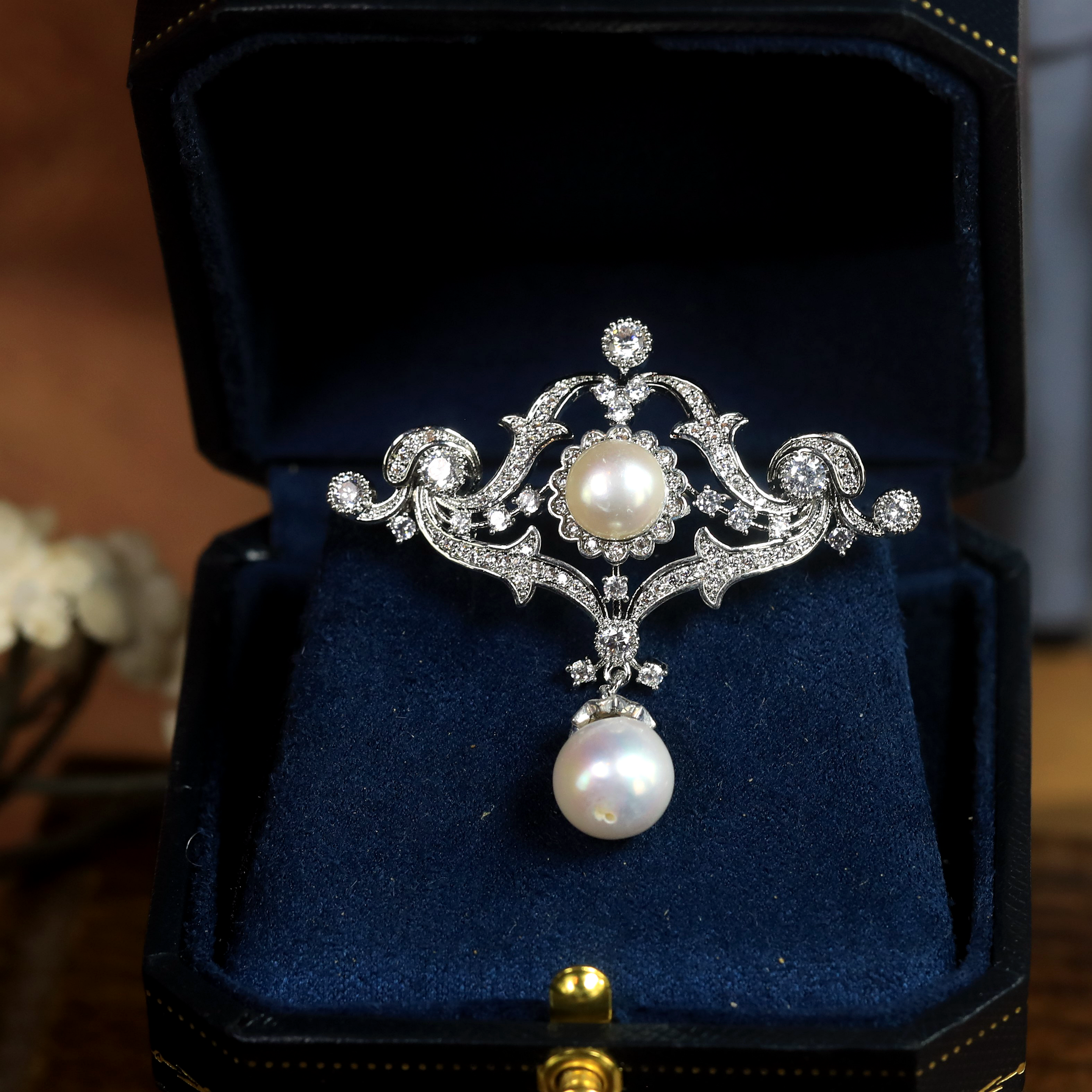 Brooch Pendant Belle Epqoue Belle Epoque Royal White Pearl CZ XZ23